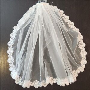 Short Bridal/Communion Veil With Pearl And Lace Details